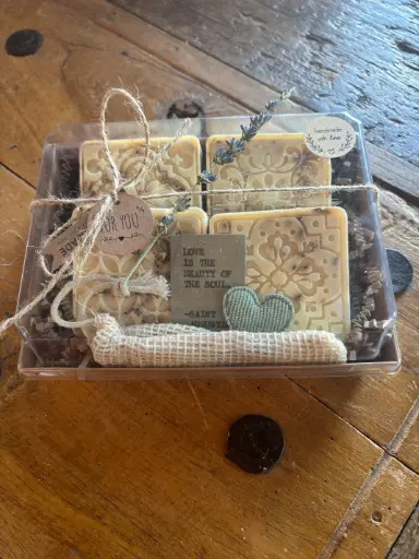 Fancy Guest Gift Box